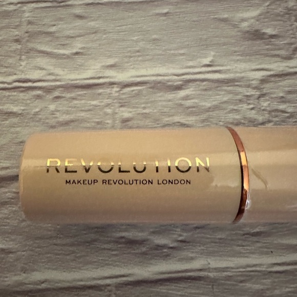 Revolution Fast Base Sticker Foundation - shade F11 - Picture 2 of 4